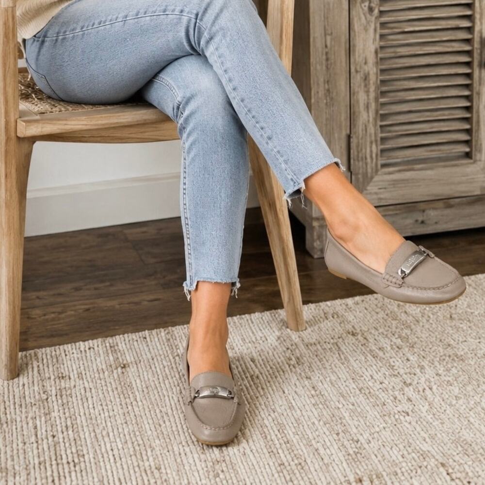 COACH Olive A7751 Taupe Pebbled Leather Women’s Loafer Size 8B